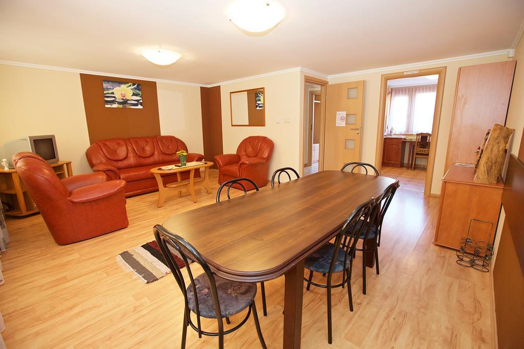 Zoli Apartmanok-Bródy 51-53 Hajdúszoboszló Exterior foto