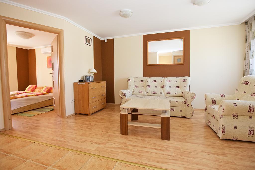 Zoli Apartmanok-Bródy 51-53 Hajdúszoboszló Exterior foto